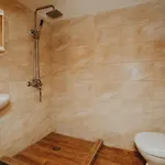при приятели بيت للعطل